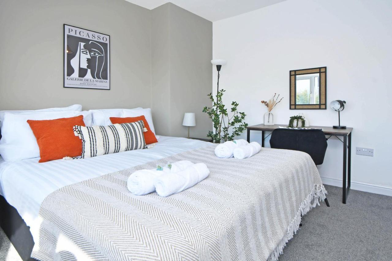Lily House By Yourstays - Cosy 3 Bedroom House In Crewe Extérieur photo